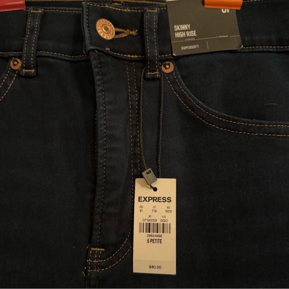 NWT pack of 2 Express Black and dark wash 6P skinny high rise super soft jeans. - Picture 7 of 8